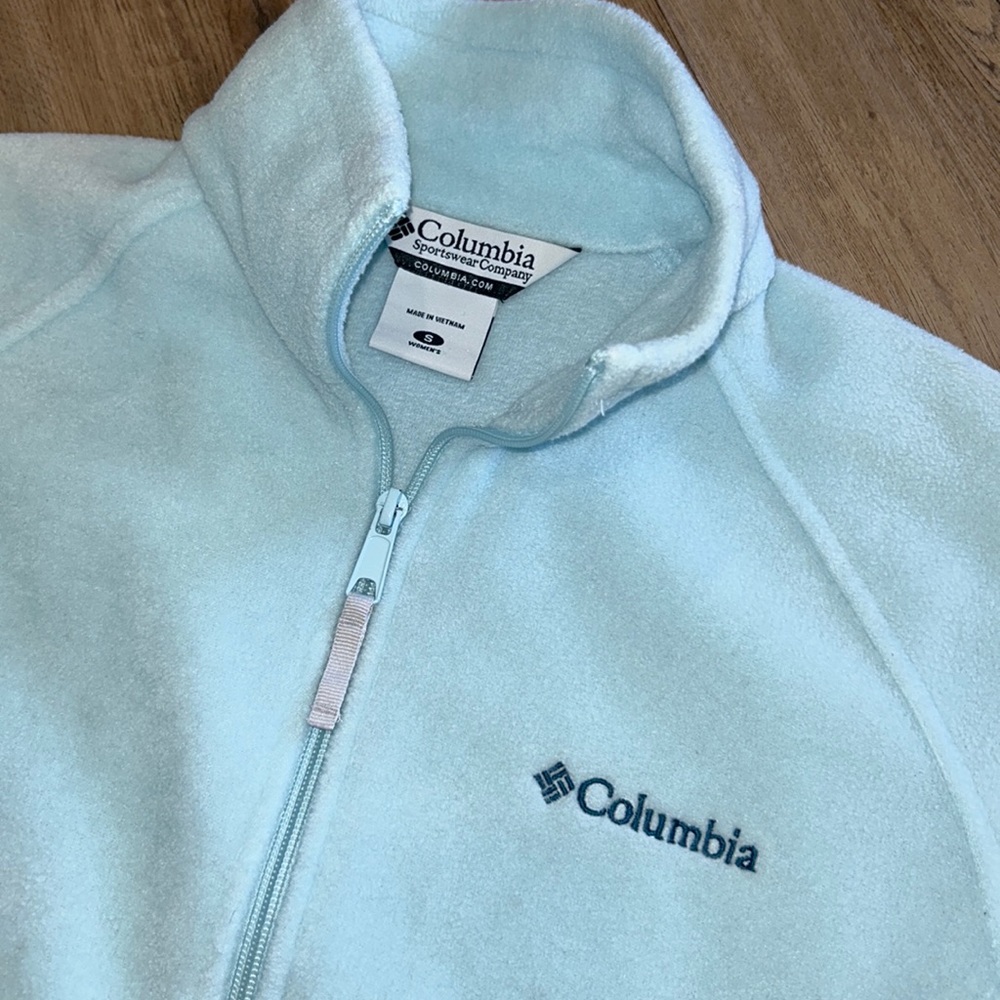 Columbia baby blue fleece long sleeve jacket/coat. Full front zip & cord cinch